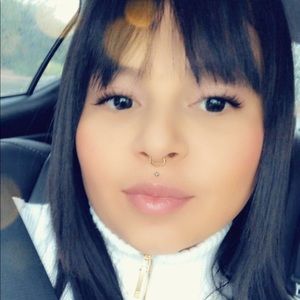 Meet your Posher, Alejandra